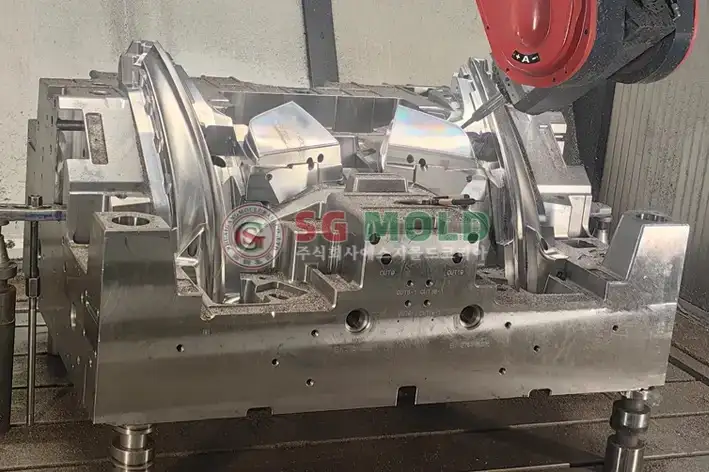 자동차 조명용 플라스틱 정밀 성형