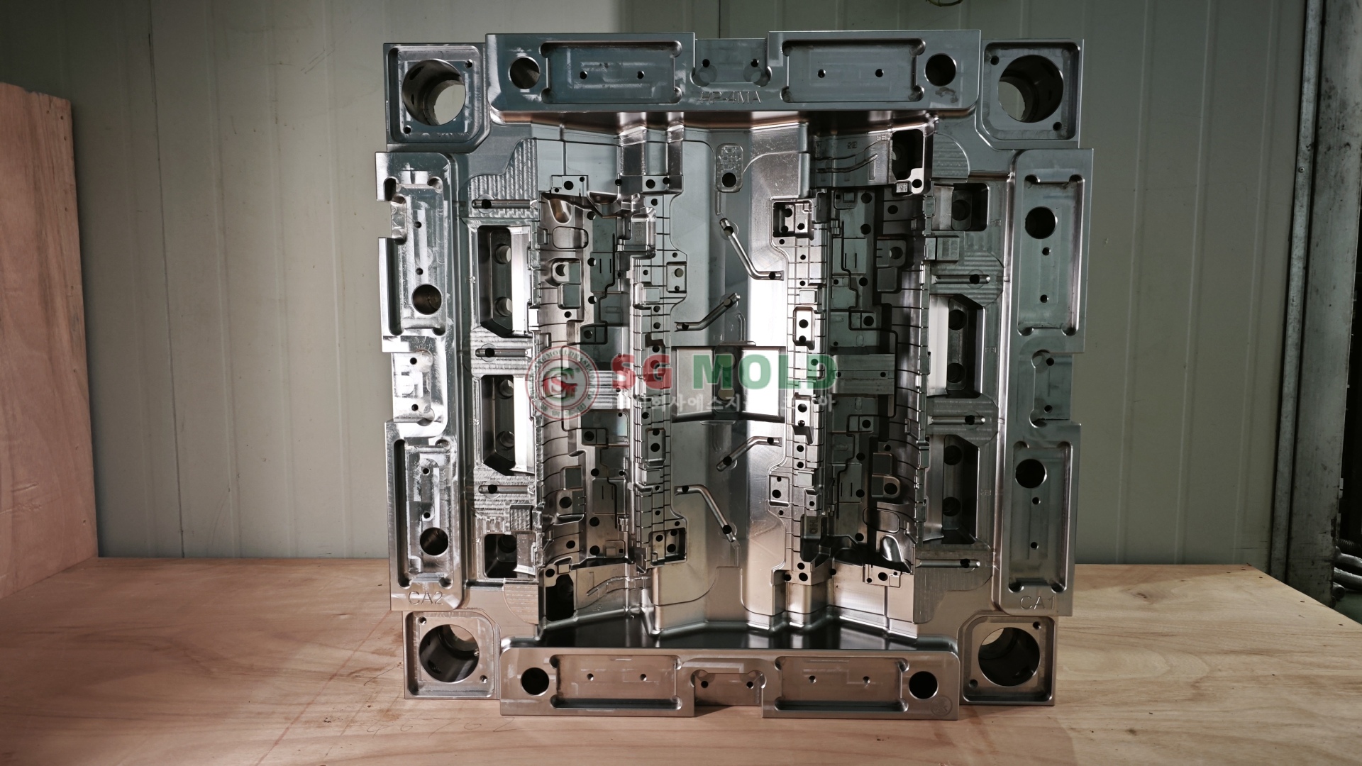 자동차 사출 금형