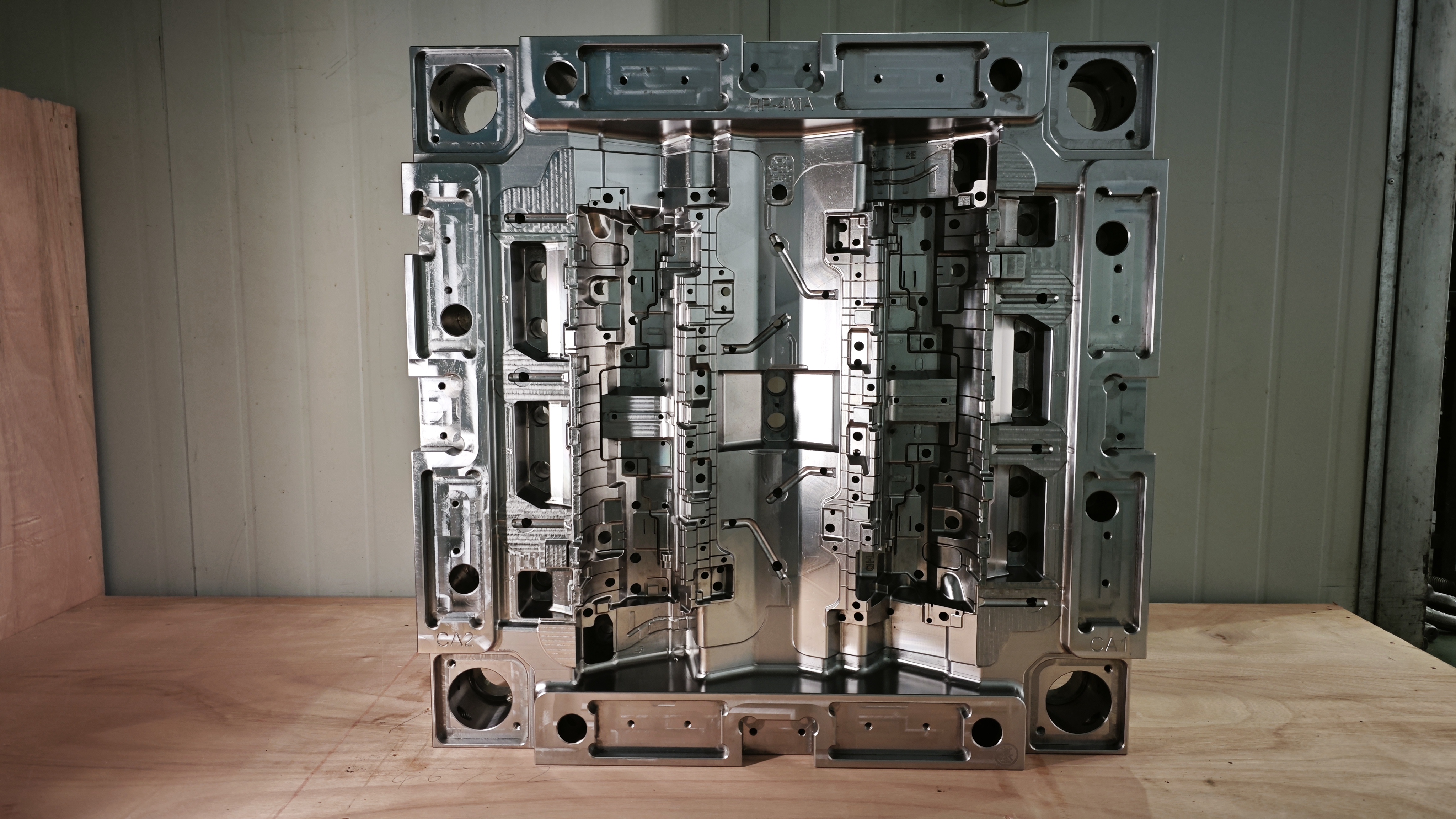 자동차 사출금형