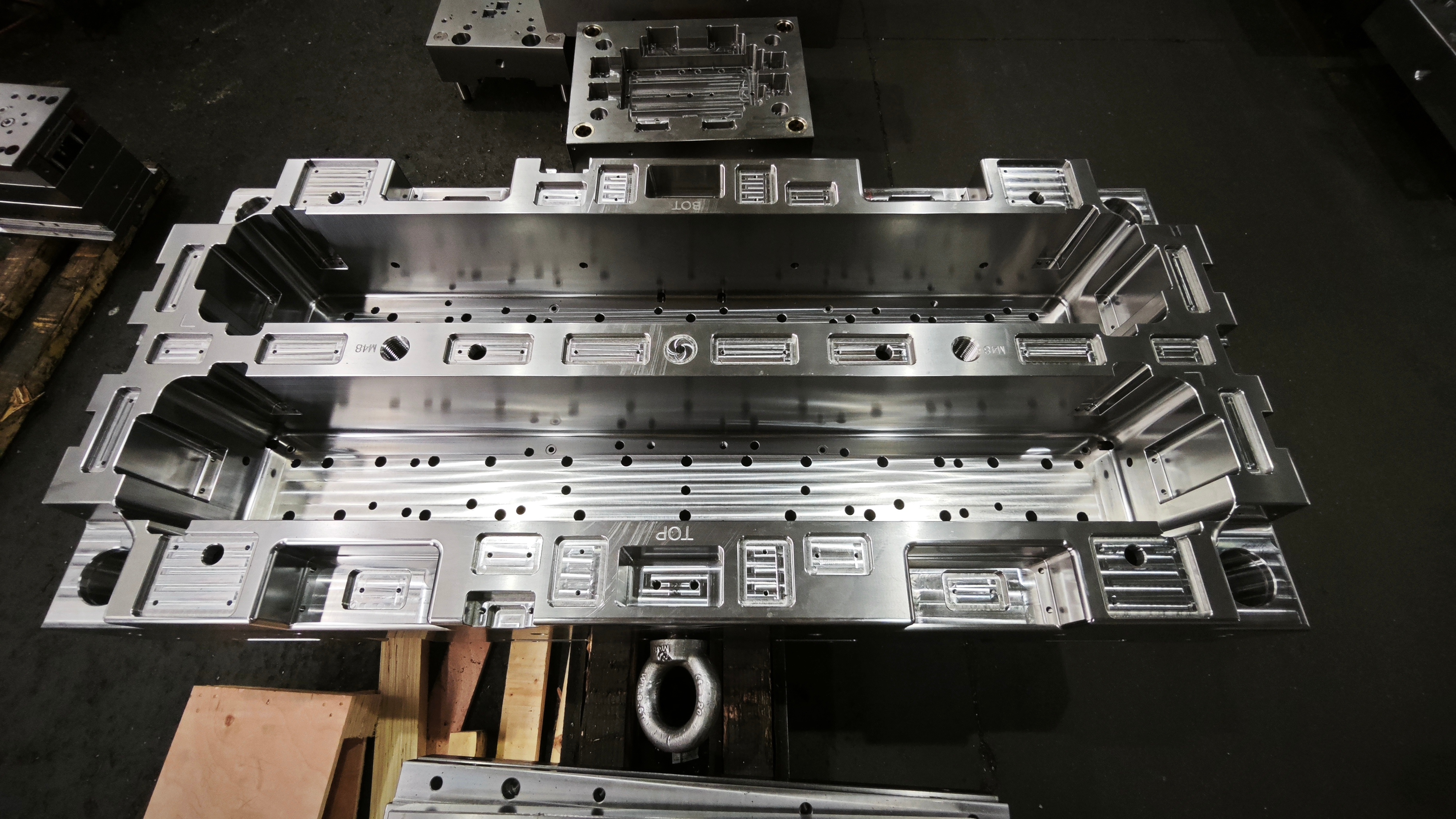 사출금형베이스