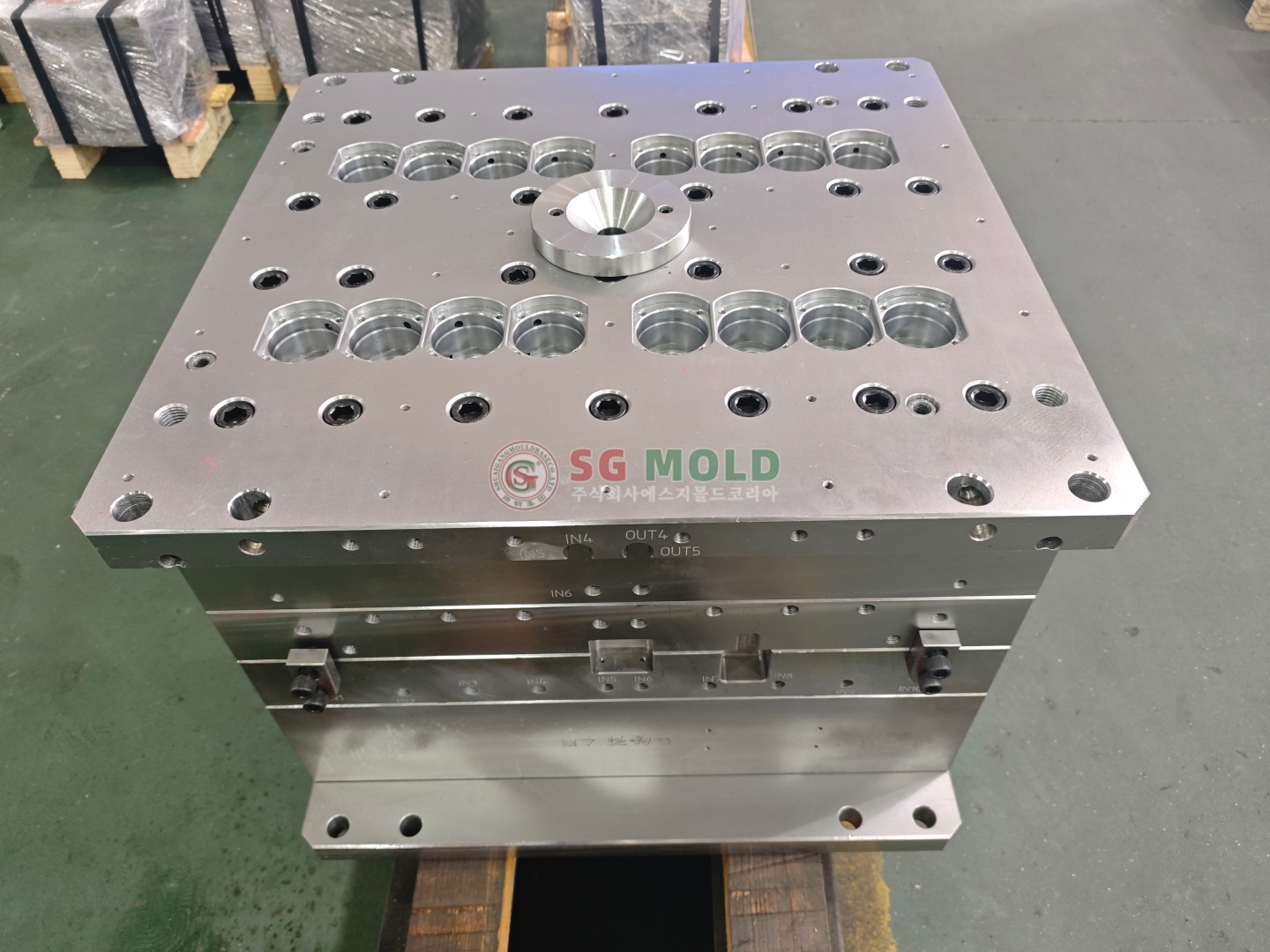 Multi-Cavity Plastic Mold Base