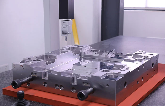 ±0.005mm 금형용 몰드베이스의 정밀도 | CMM 전수검사 기술의 중요성 ±0.005mm 금형용 몰드베이스의 정밀도 | CMM 전수검사 기술의 중요성
