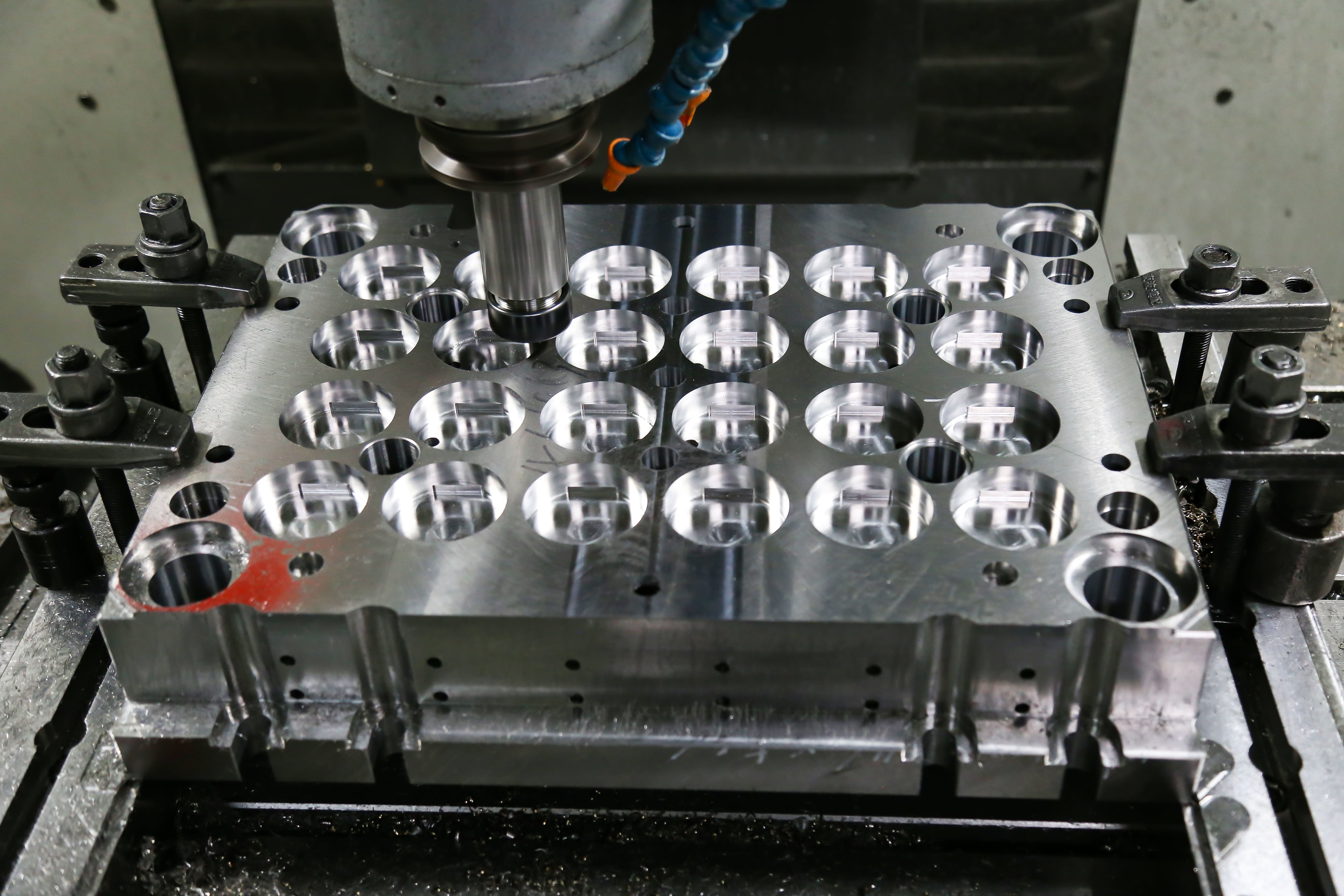 왜 비표준 몰드베이스가 필요할까요? 정밀 금형 제작의 숨은 열쇠 왜 비표준 몰드베이스가 필요할까요? 정밀 금형 제작의 숨은 열쇠