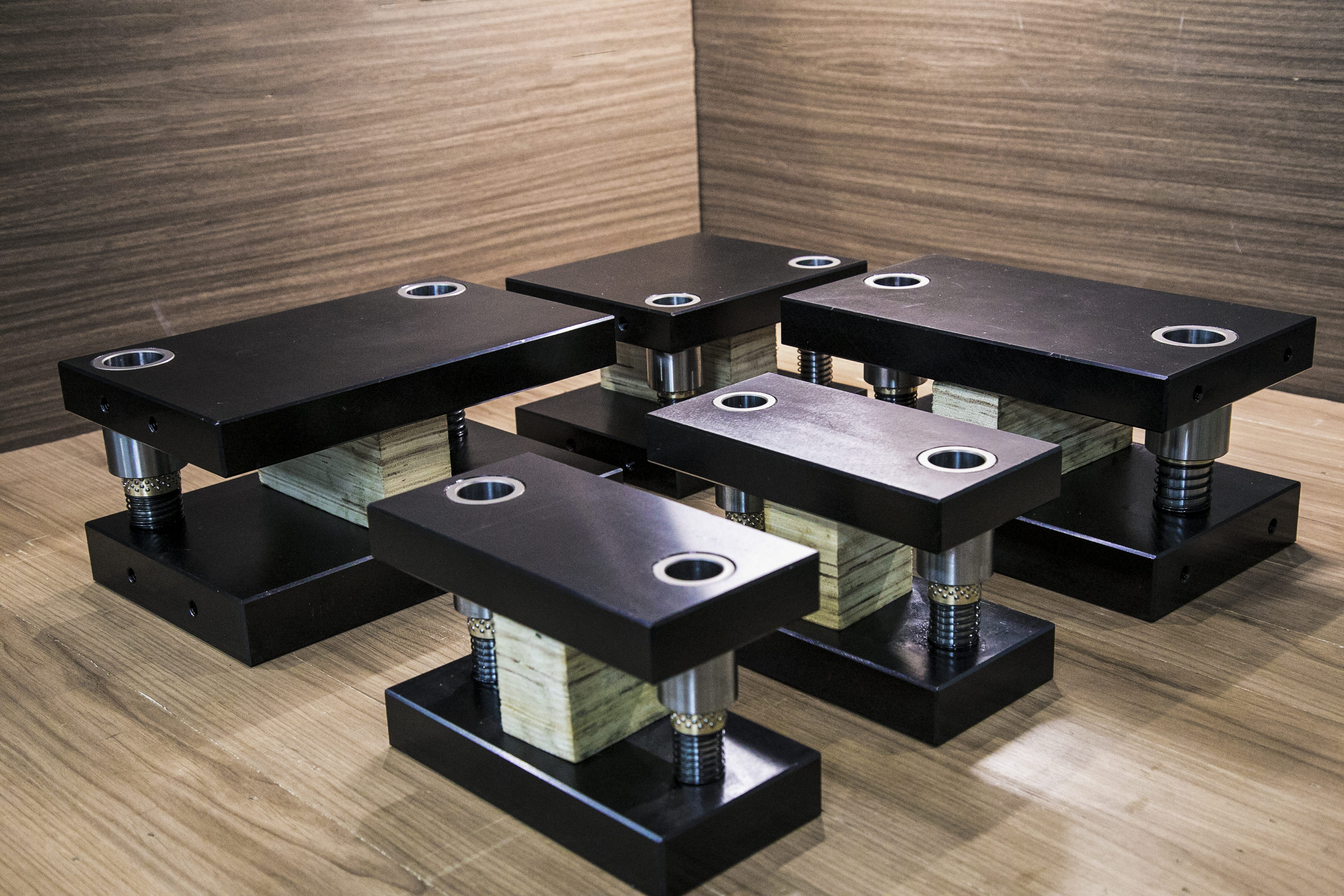 프레스 금형(Press Mold), 대량 생산을 가능하게 하는 핵심 솔루션 프레스 금형(Press Mold), 대량 생산을 가능하게 하는 핵심 솔루션