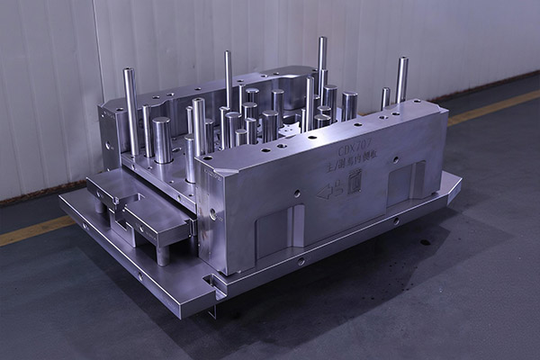 How Mold Base Manufacturers Achieve Precision Machining: Analysis of 7-Day Delivery Solutions for Injection Mold Bases